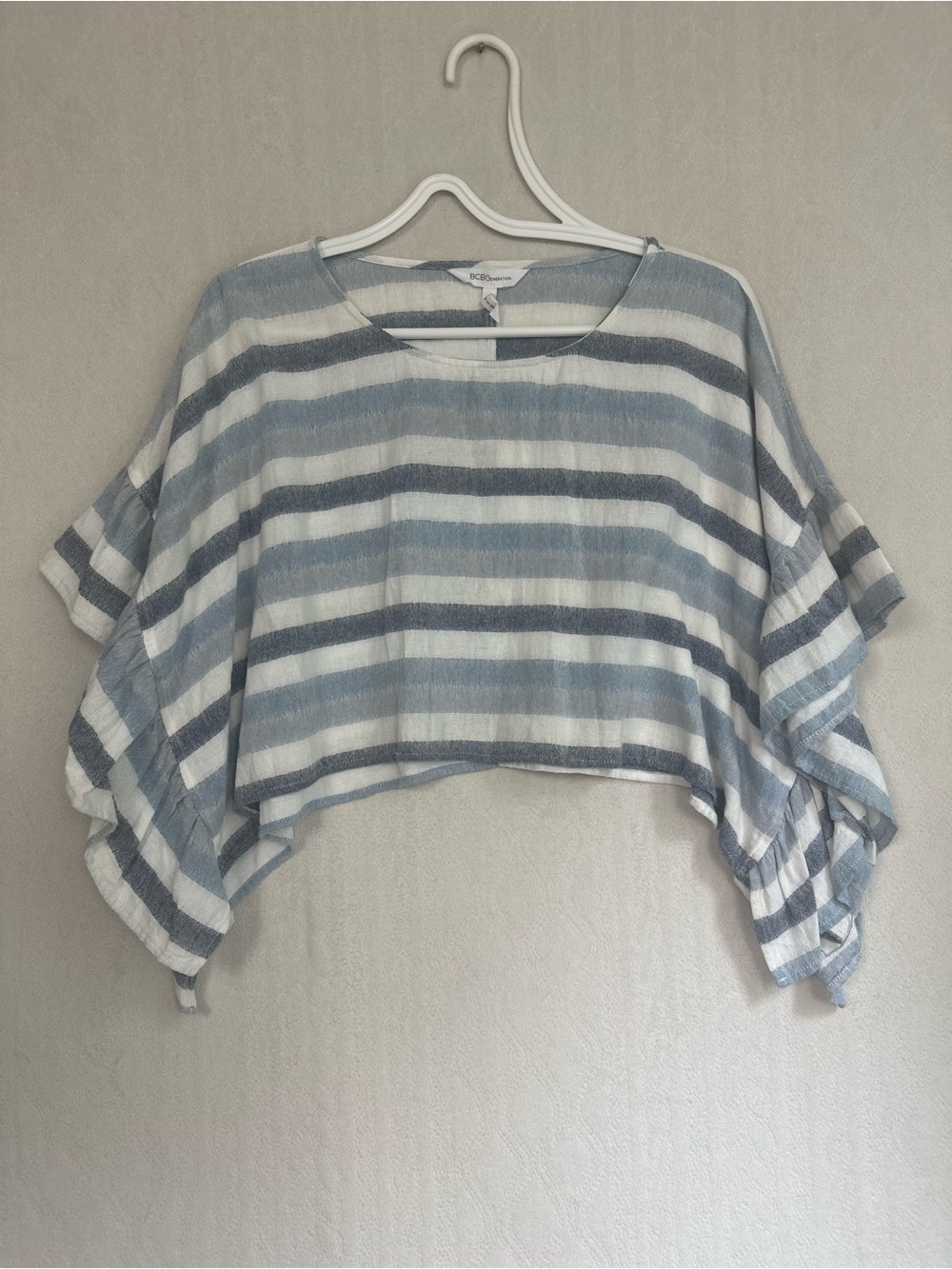 BCBGeneration Navy and White Striped  Cropped Shirt Ruffle Dolman Sleeve Sz M